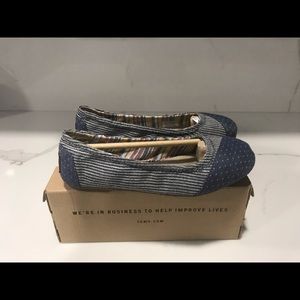 Girls Toms Ballet Flat Size 2